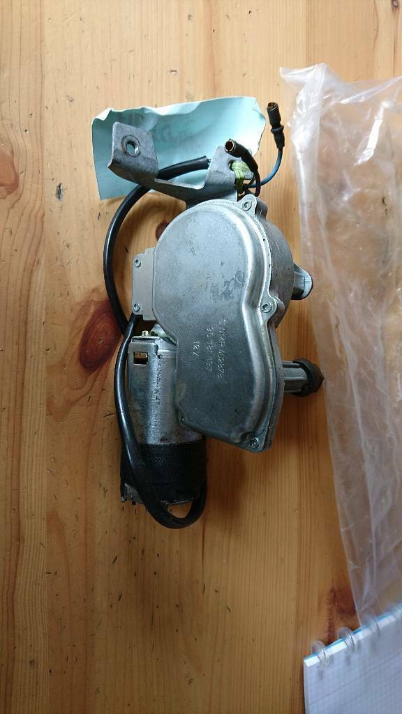 Kadett E Limo Wischermotor hinten neu original GM