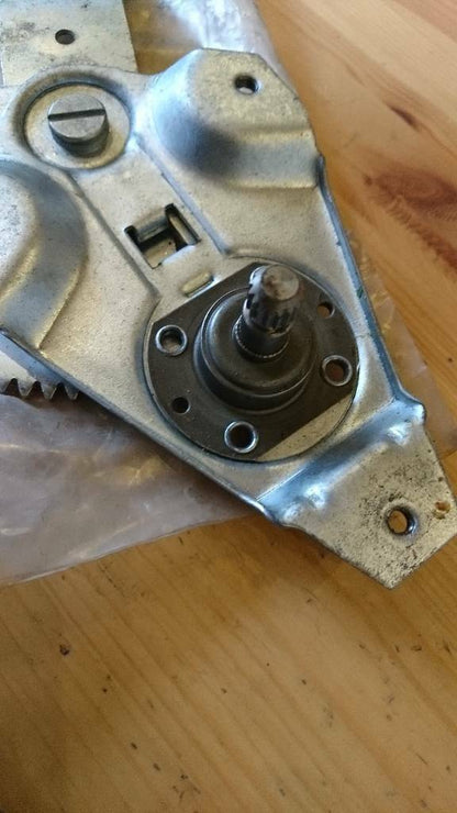 Kadett E Cabrio Fensterheber hinten links manuell neu original GM