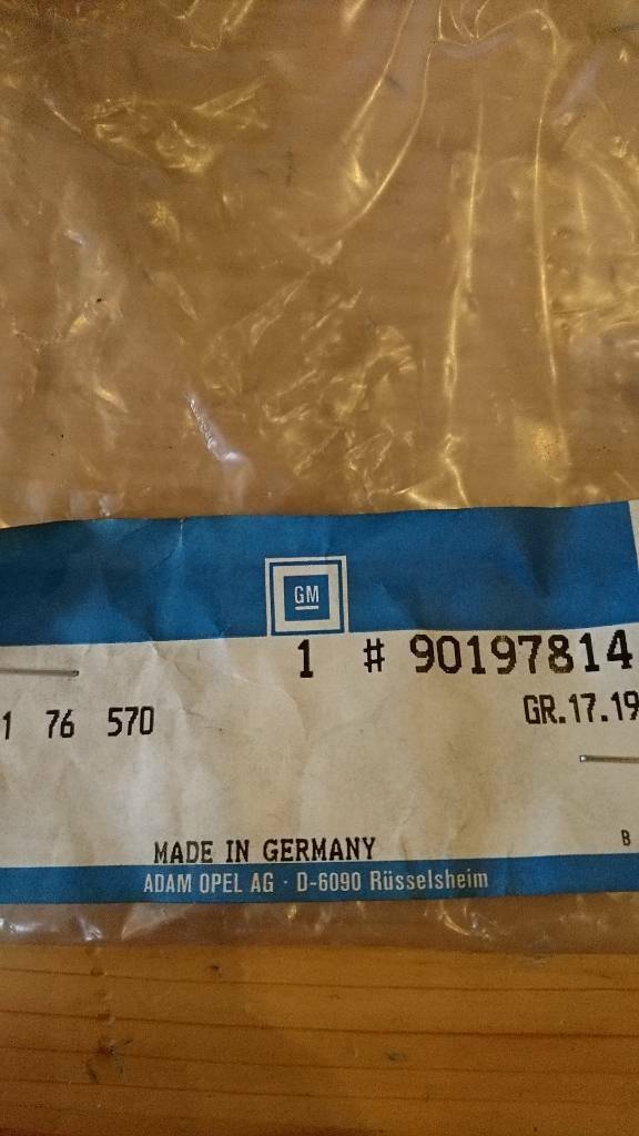 Kadett E Abdeckung Schloss Heckklappe neu original GM