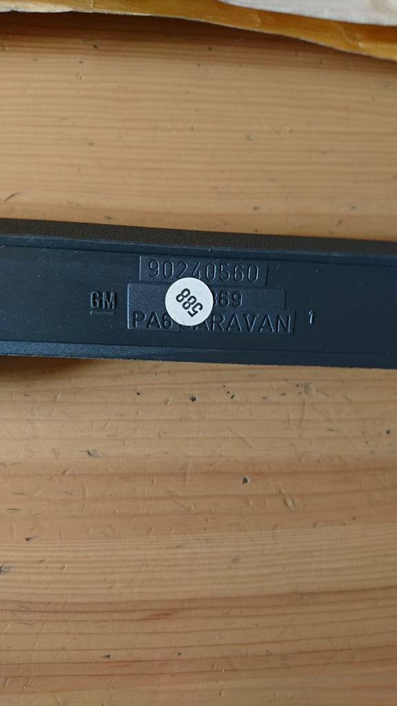Kadett E Caravan Kofferraumdeckel Griff neu original GM