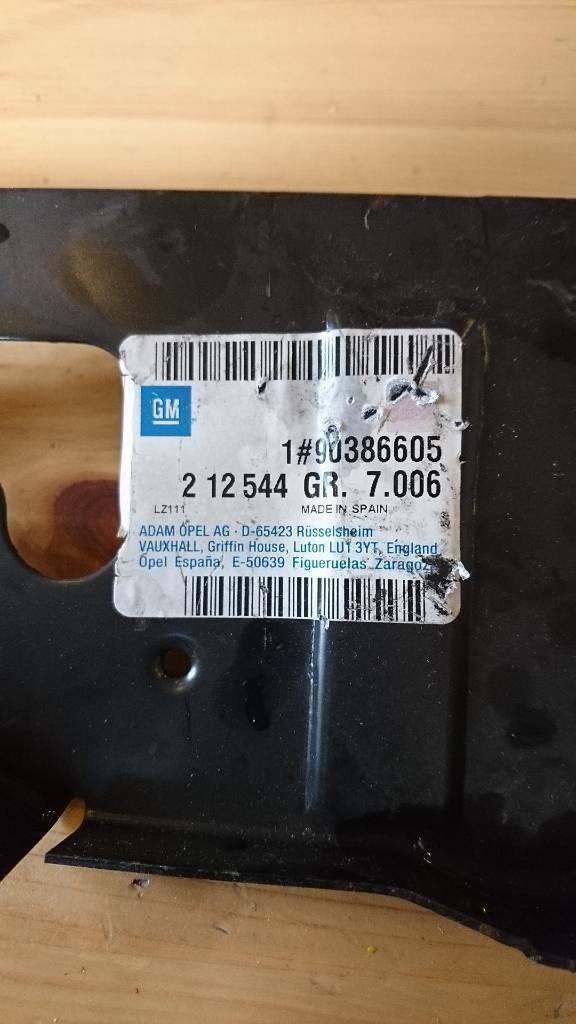 Corsa B Tigra A Einsatzecke Längstrager links neu GM
