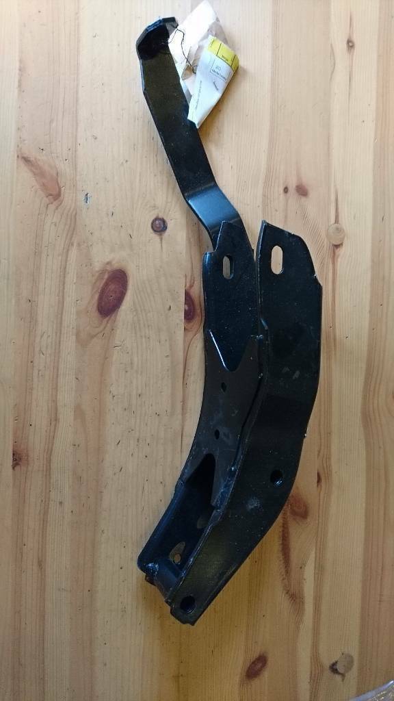 Kadett E Motorhalter neu original GM
