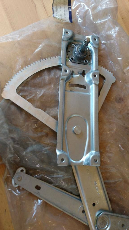 Corsa B Tigra A Fensterheber manuell vorne rechts neu original GM