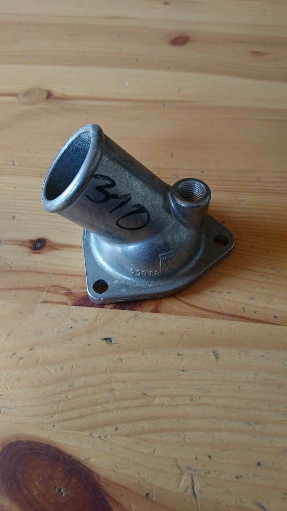 Kadett e Thermostatgehäuse Wasseranschluss neu gm 90183054