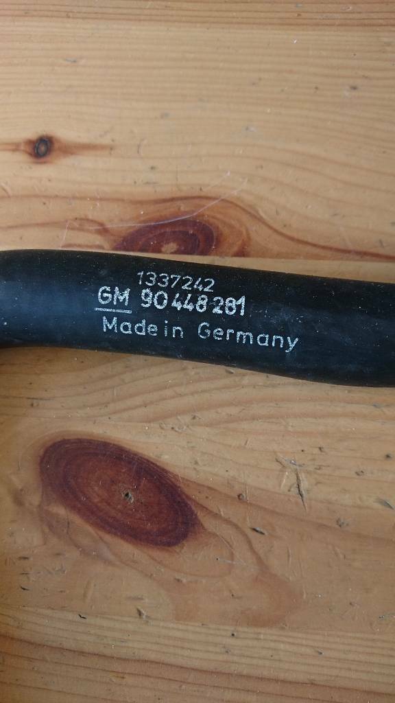Opel Omega B Kühlwasserschlauch Ausgleichsbehälter neu GM
