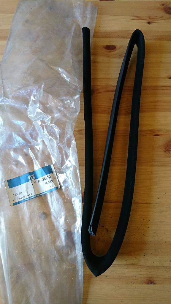 Opel Omega A Gummidichtung Fenster hinten rechts neu original GM