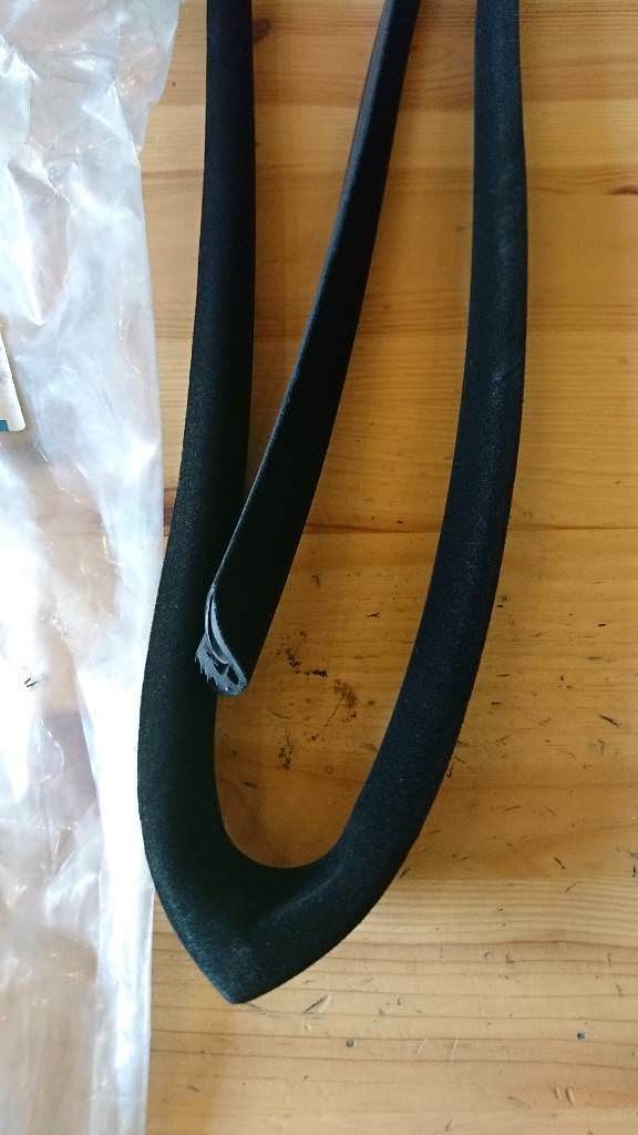 Opel Omega A Gummidichtung Fenster hinten rechts neu original GM