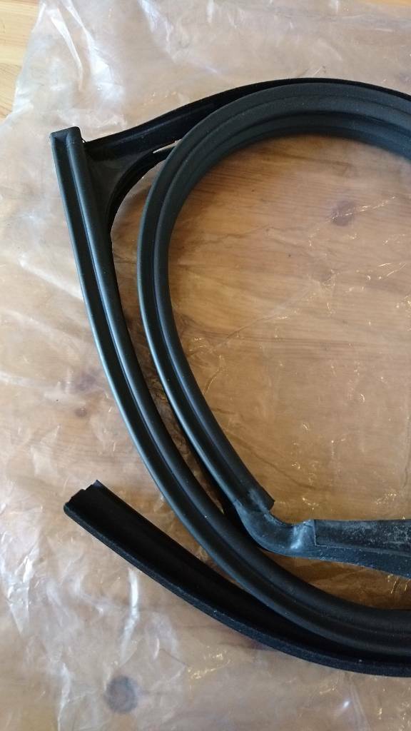 Opel Omega B Gummidichtung Fenster rechts neu original GM