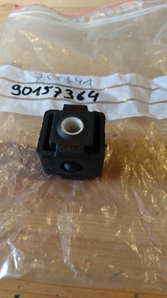 Kadett E Dämpfungsbuchse Schaltgetriebe neu original GM
