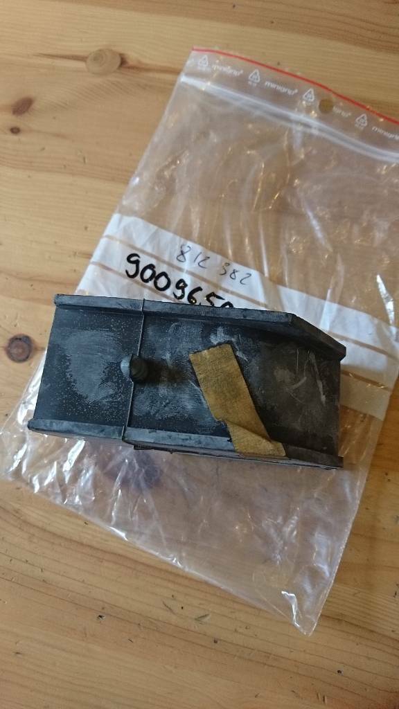Astra f Kadett e Dämpfungblock neu original GM 90096508