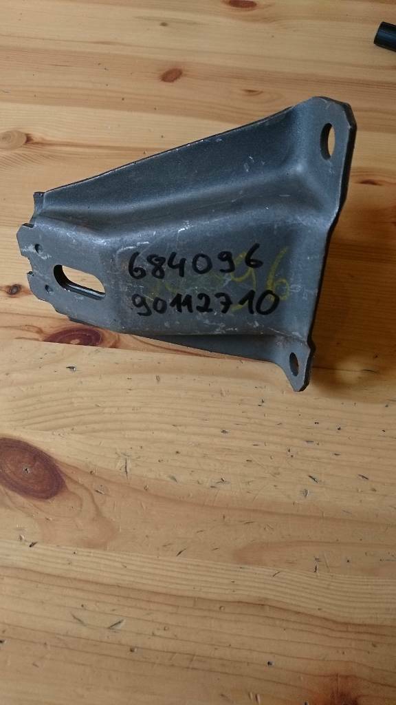 Opel Omega A B Motorhalter vorne links neu original GM