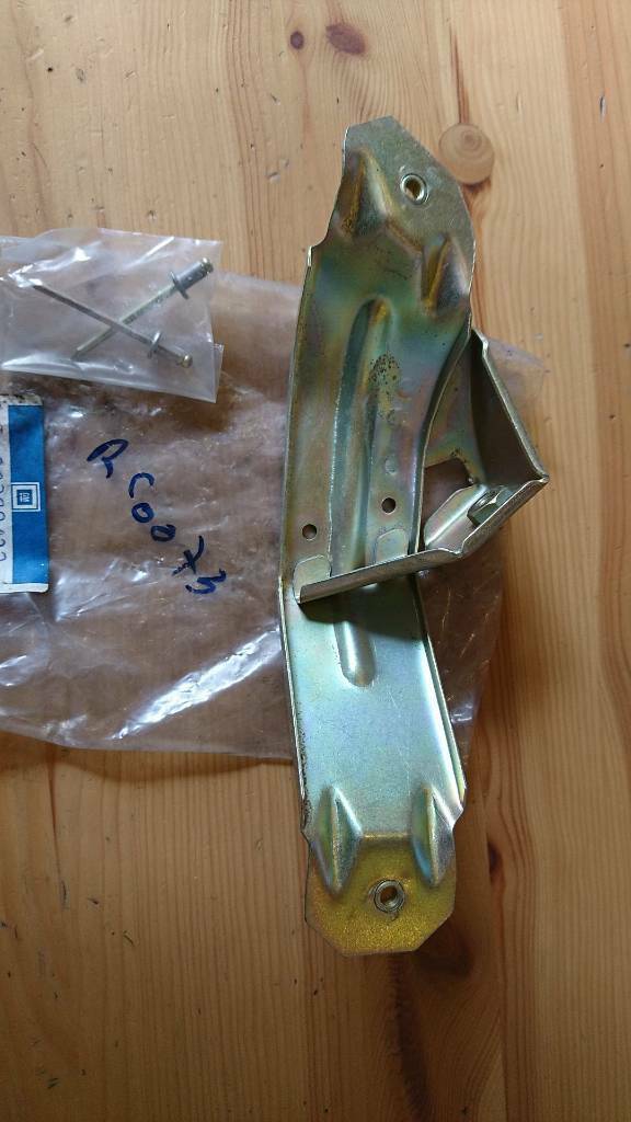 Kadett E Fensterheber Halter links neu original GM