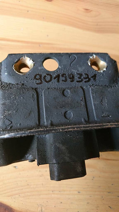 Kadett e dämpfungsbuchse motorlager neu original gm 90199331