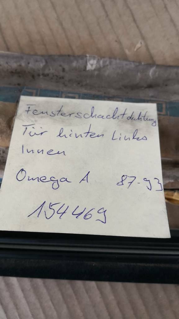 Opel Omega A Fensterschachtabdichtung Hinten Links neu original GM