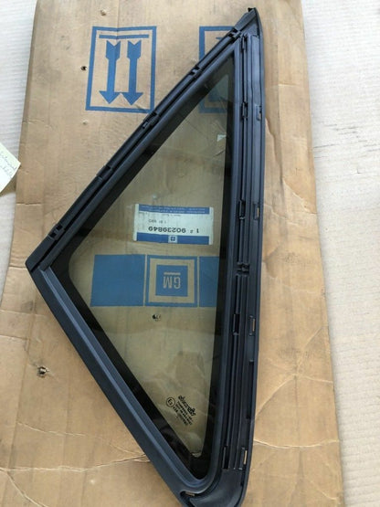 Original GM Opel Kadett E Fenster Seitenwand mit Dichtung *NEU*