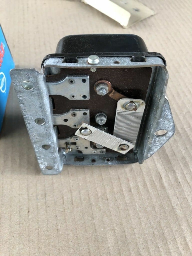 Harting Lichtmaschinen Regler 12V 30A minus geregelt NEU