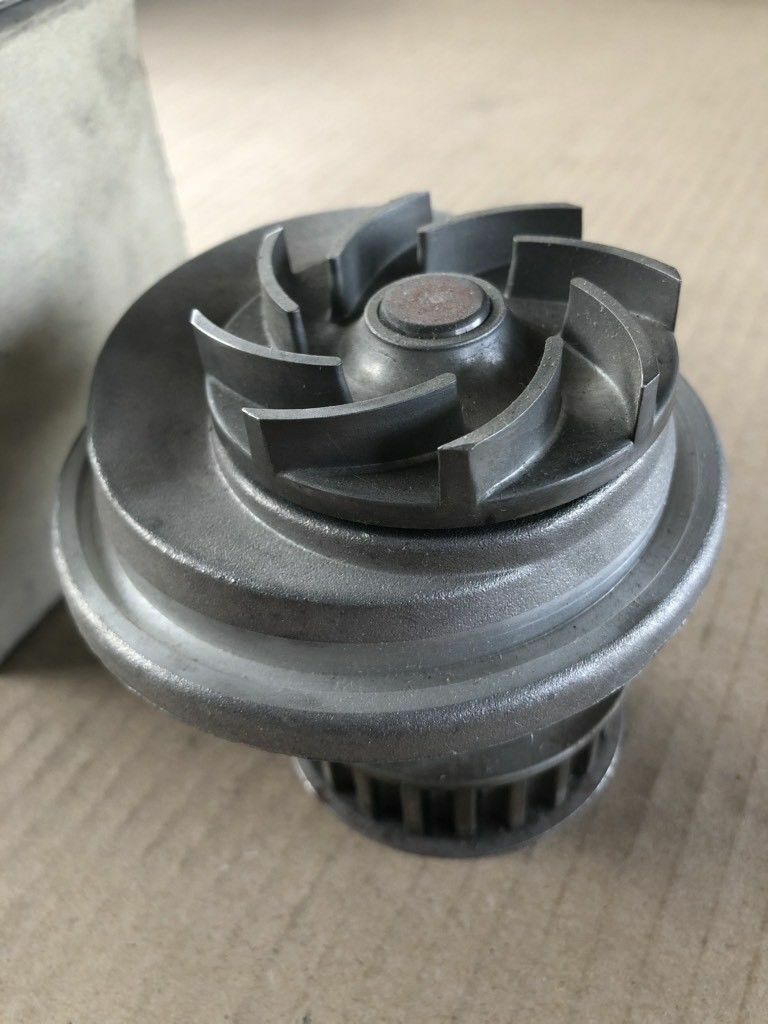 Original GM Opel Kadett E GSI OHC Wasserpumpe NEU