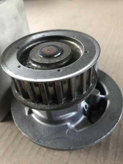 Original GM Opel Kadett E GSI OHC Wasserpumpe NEU