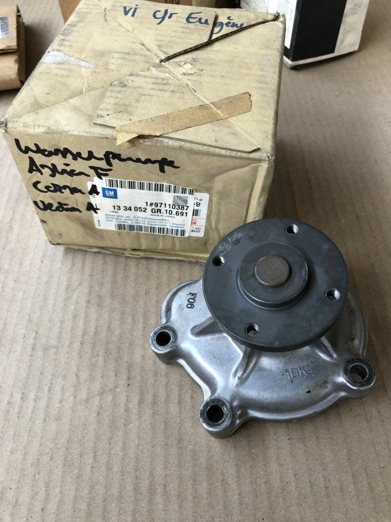 Original GM Opel Wasserpumpe Astra F  Kadett E Vectra A NEU