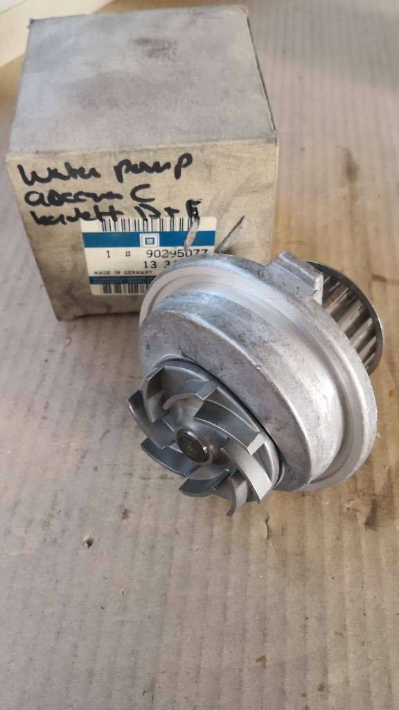 Original GM Opel Ascona C Kadett E/D 1.6 Diesel Wasserpumpe Neu
