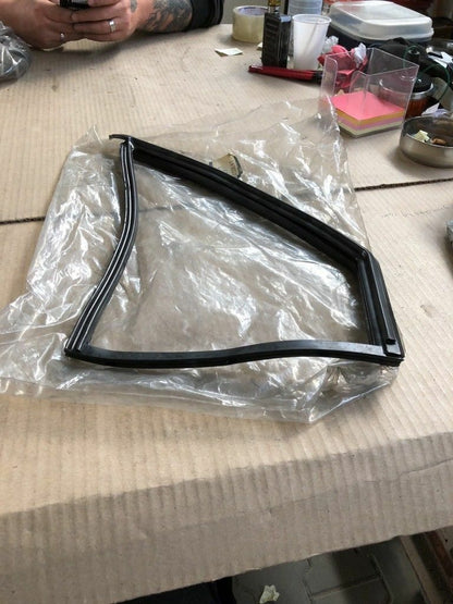 Opel Kadett E Fensterdichtung vorne rechts NEU Original GM