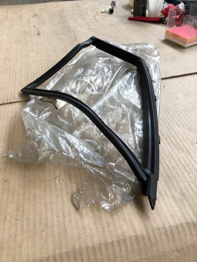 Opel Kadett E Cabrio Dreieck Fensterdichtung NEU original GM