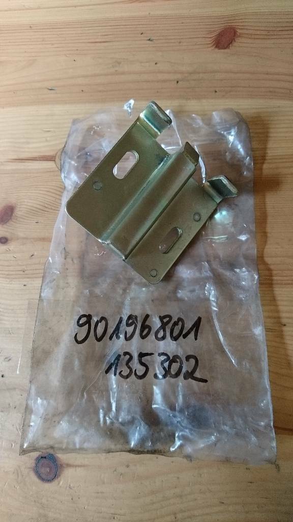Kadett E Riegel Rückwand Tür links neu original GM