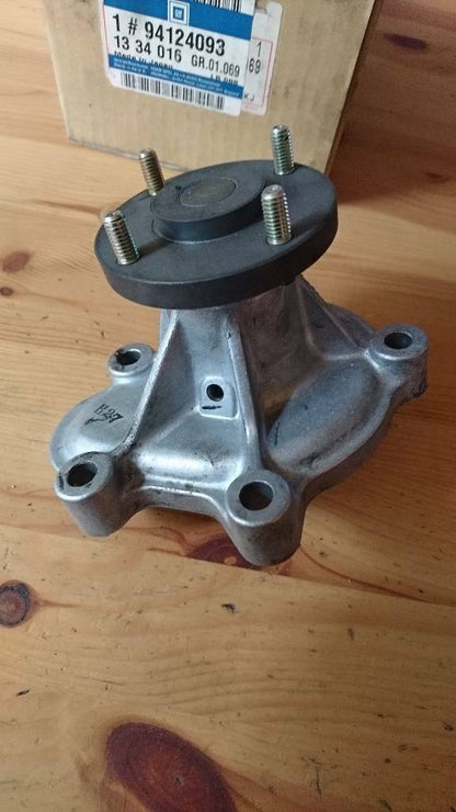 Corsa a Kadett e Wasserpumpe neu original gm