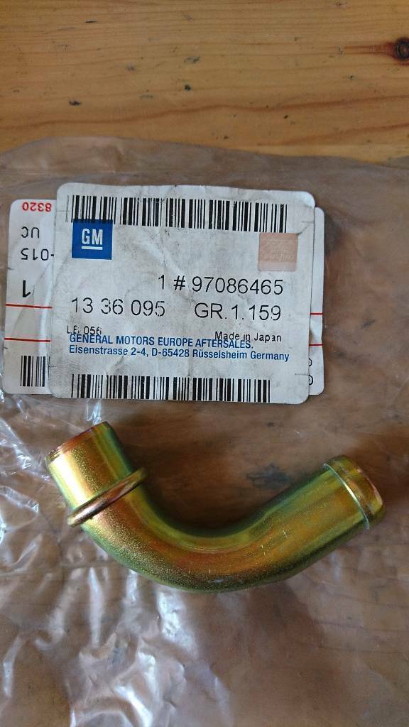 Opel Monterey Rohr Thermostatgehäuse neu original GM