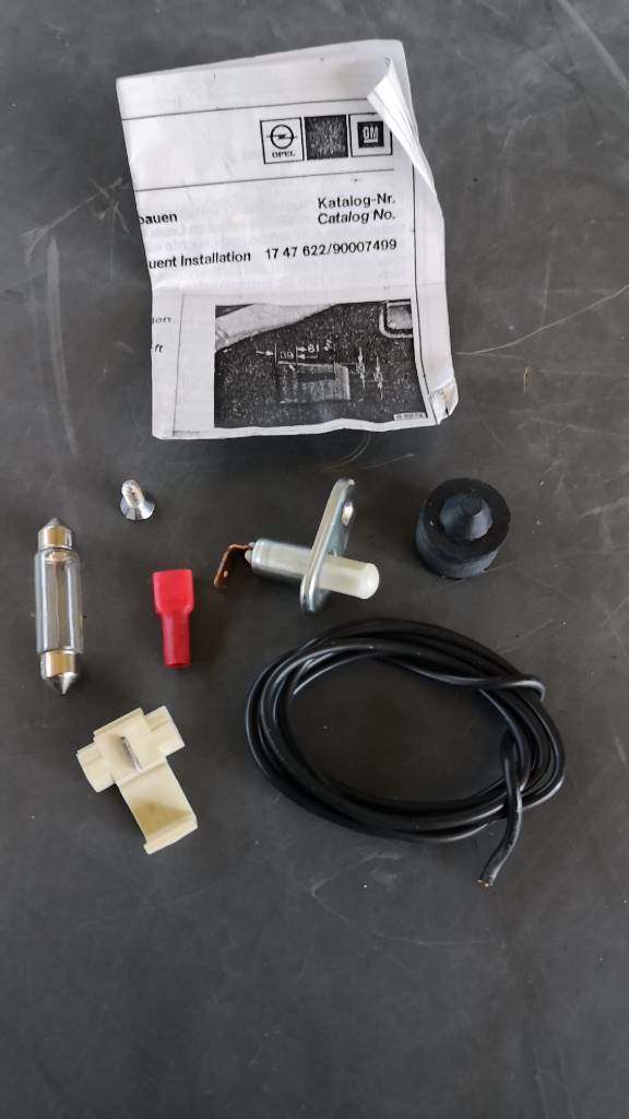 Opel Gepäckraumleuchte Einbausatz neu original GM