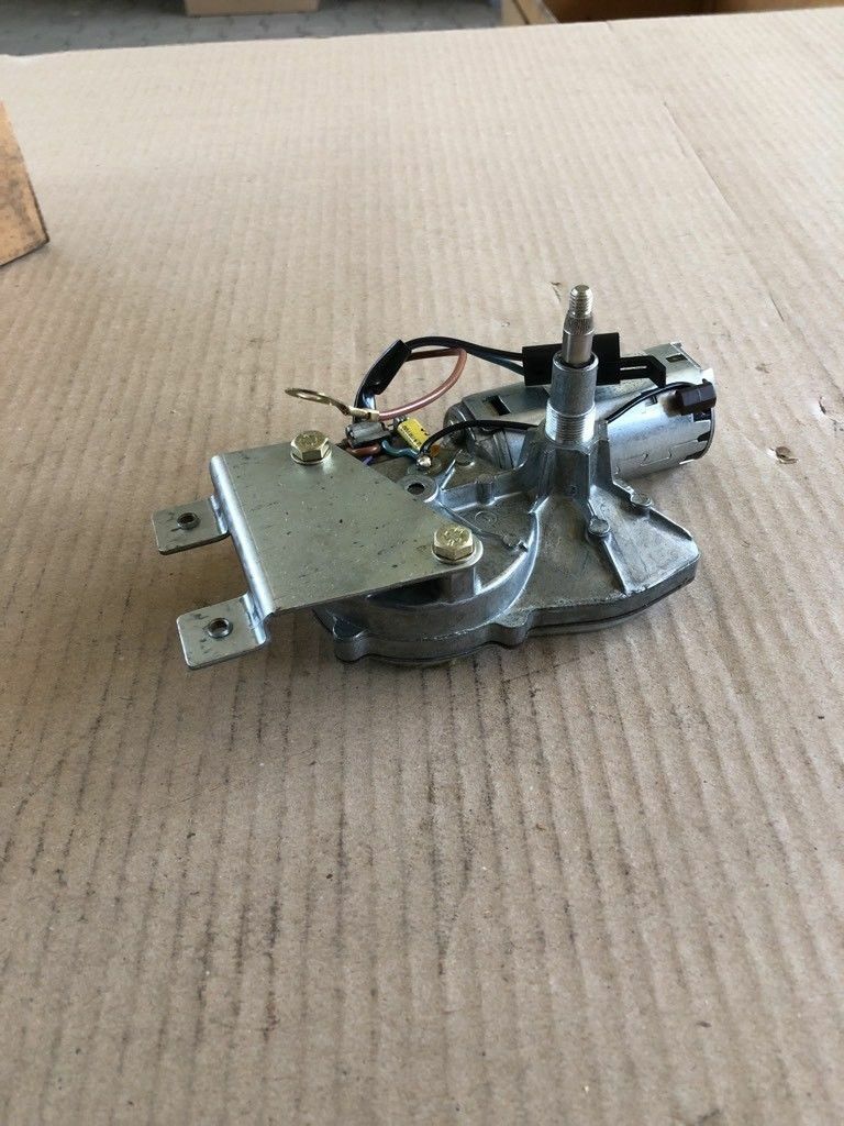 Opel Kadett E Wischmotor Heckscheibe NEU Original GM