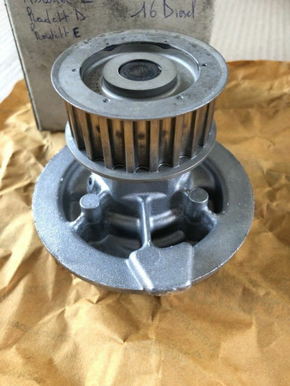 Original GM Opel Kadett E Ascona C Wasserpumpe 1.6 Diesel