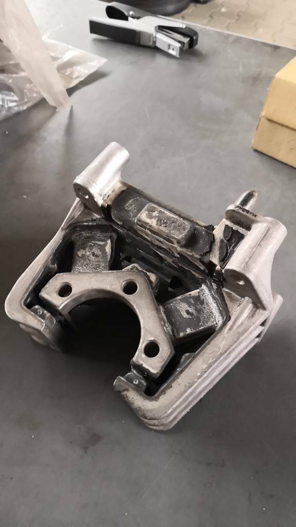 Opel Vectra B 1.7 TD Dämpfungsblock Aufhängung Hinten Neu Orig