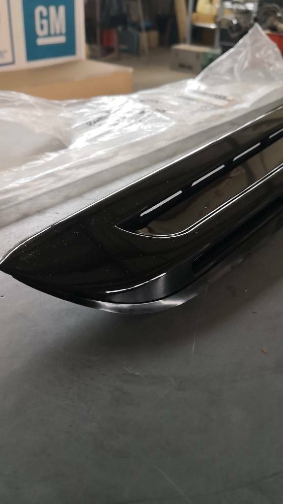 Opel Monterey Lüftungsgitter Schwarz Glänzend Neu Original GM
