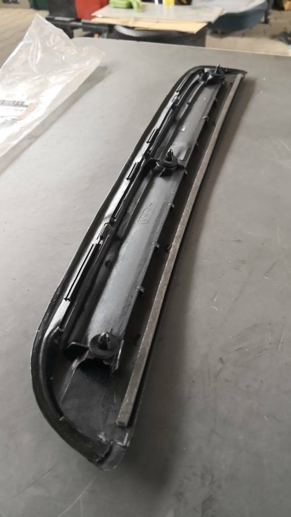 Opel Monterey Lüftungsgitter Schwarz Glänzend Neu Original GM