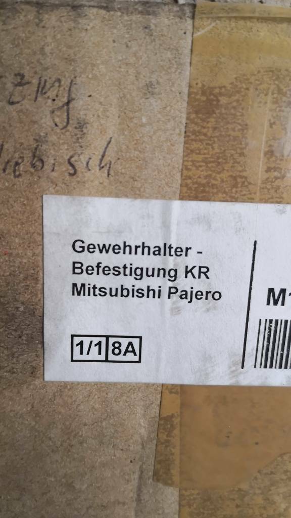 Mitsubishi Pajero GEW-  Befestigung KR Neu Original