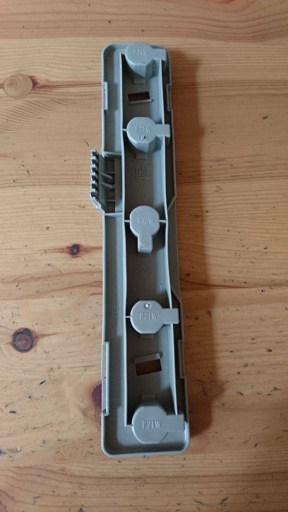 Omega A Lampenträger Rückleuchte rechts Neu Original GM