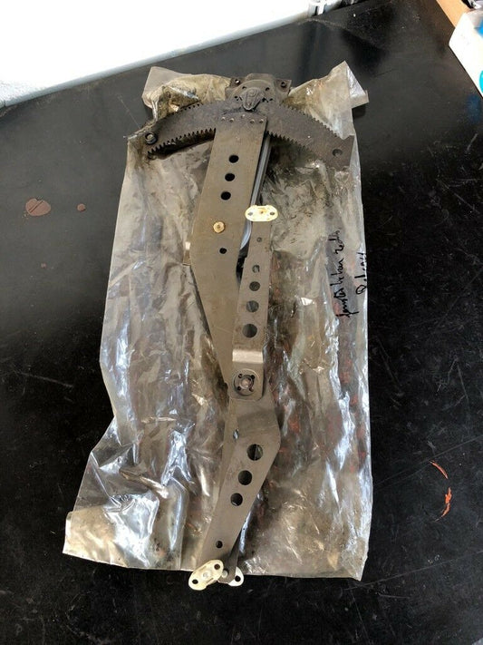 Original GM Opel Rekord Fensterheber Rechts *NEU*