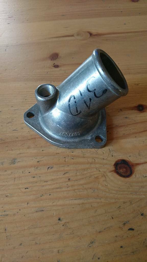 Kadett E Wasserauslass Stutzen Neu Original GM