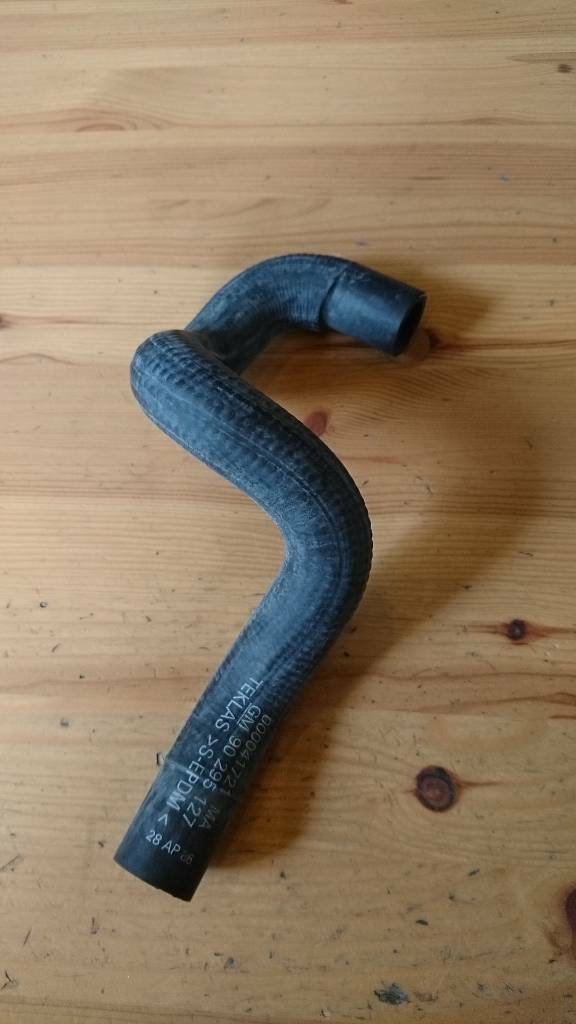 Kadett E Kühlerschlauch Verbindungsrohr Thermostatgehäuse neu GM