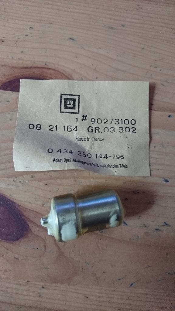 Omega A Einspritzdüse 23YD Neu Original GM