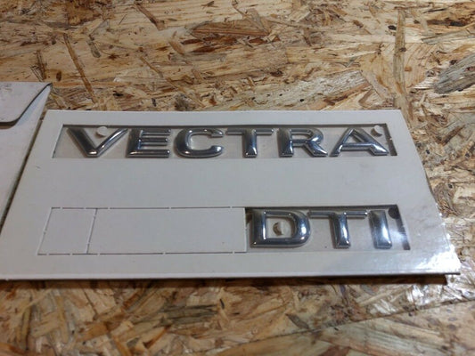 Original GM Opel "Vectra DTi" Emblem *NEU*