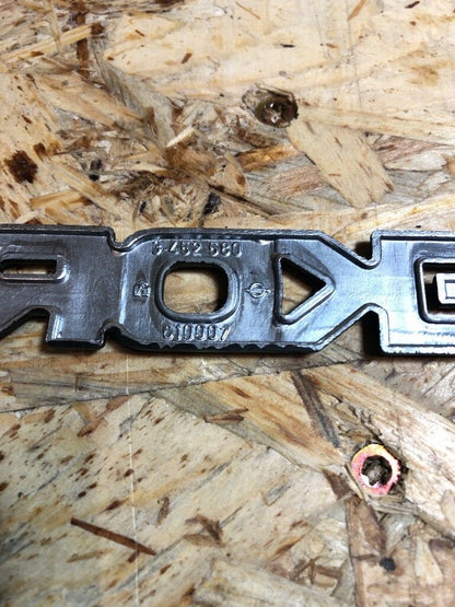 Original GM Opel Rekord Emblem steckend *NEU*