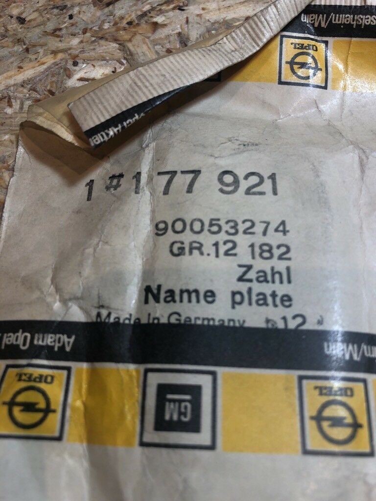 Original GM Opel Kadett D 1.3 Schriftzug Emblem *NEU*