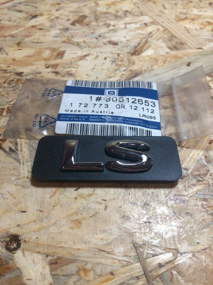 Original GM Opel LS Emblem Schriftzug steckend *NEU*