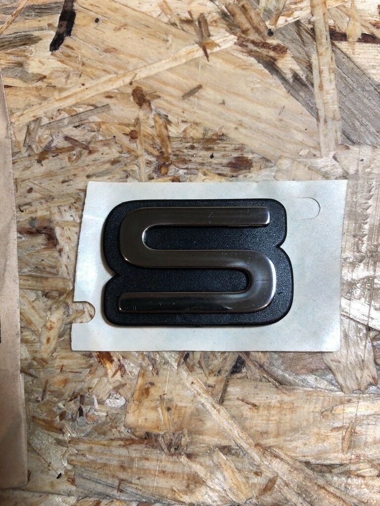 Original GM Opel Kadett D "S" Emblem Logo klebend *NEU*