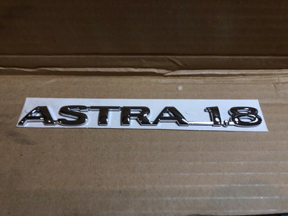 Original GM Opel Astra 1.8 Emblem Schriftzug Neu