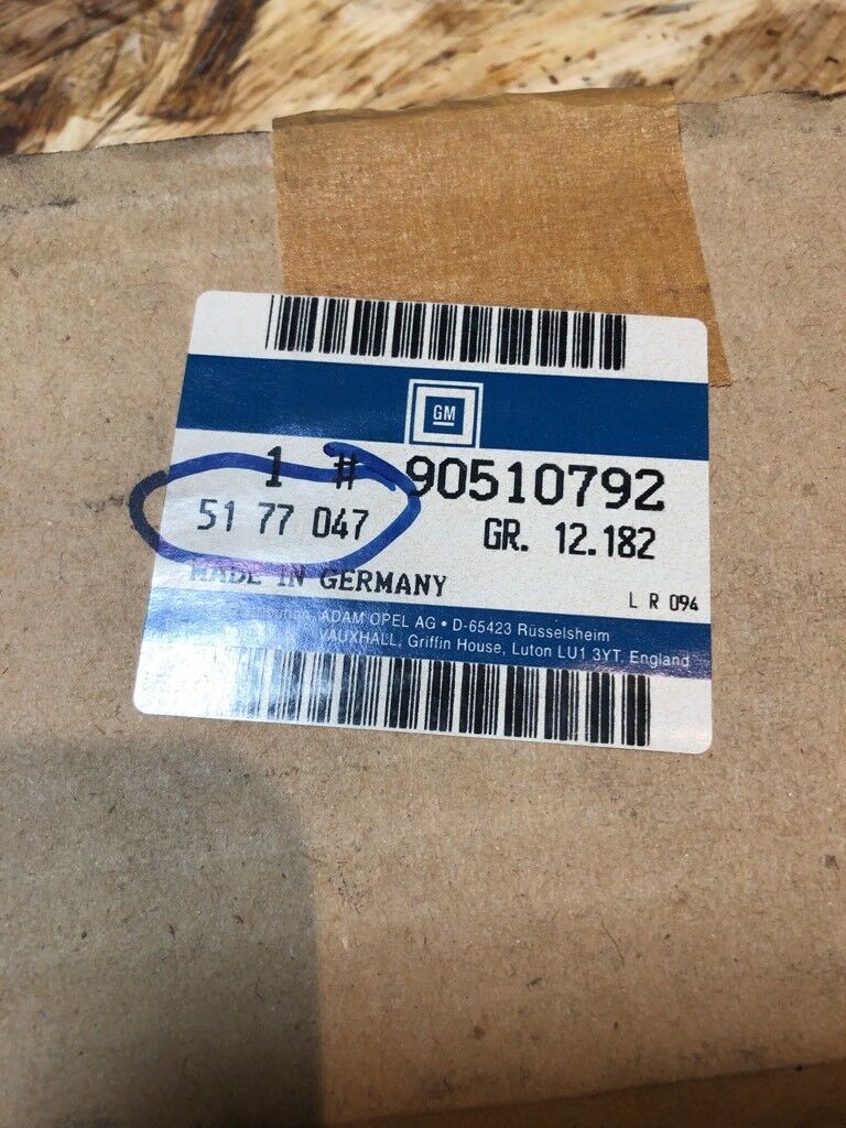Original GM Opel Astra 1.8 Emblem Schriftzug Neu
