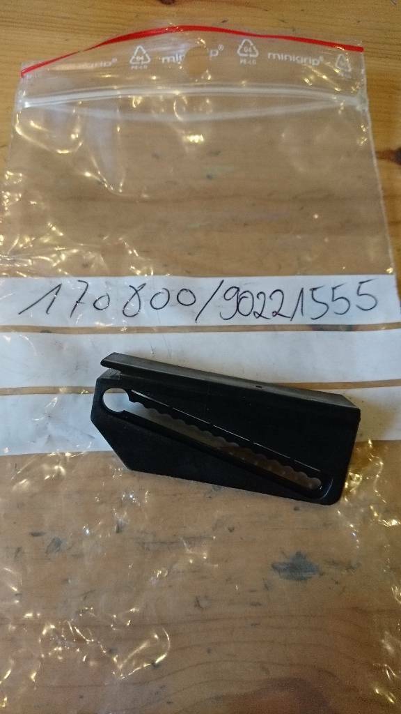 Kadett E Fixierstück Heckscheibe links neu original GM