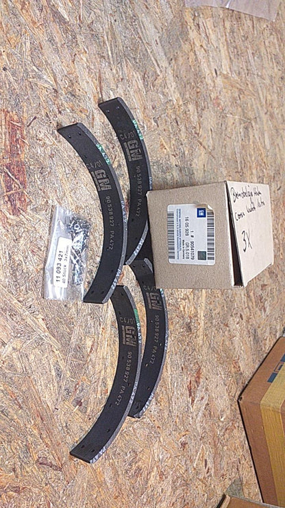 Corsa Kadett Astra Bremsbeläge hinten original GM Opel NEU